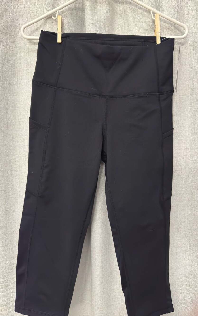Dragon Fit Black High Waist Capri Leggings with Pockets Size M